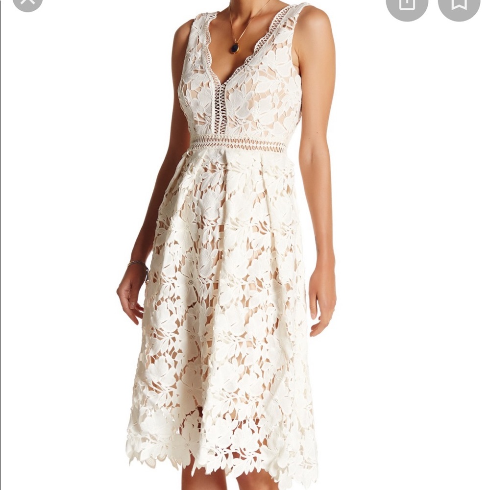 romeo and juliet couture white lace dress Romeo & Juliet Couture double-v lace midi dress